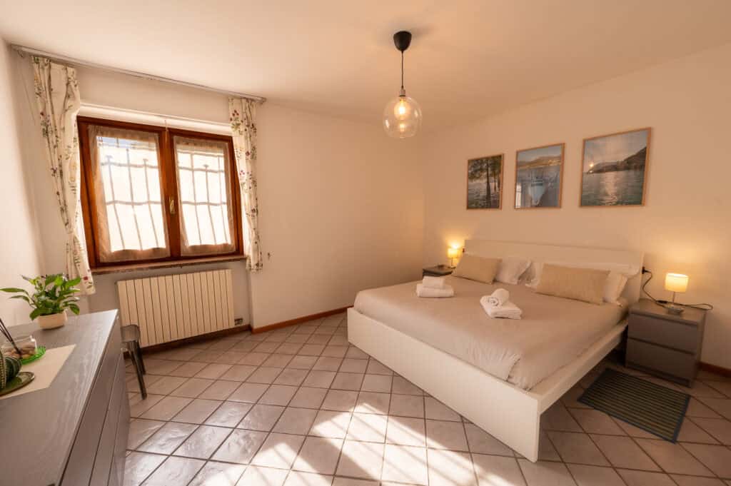 lake-iseo-panoramic-terrace-bbq-apartment-11