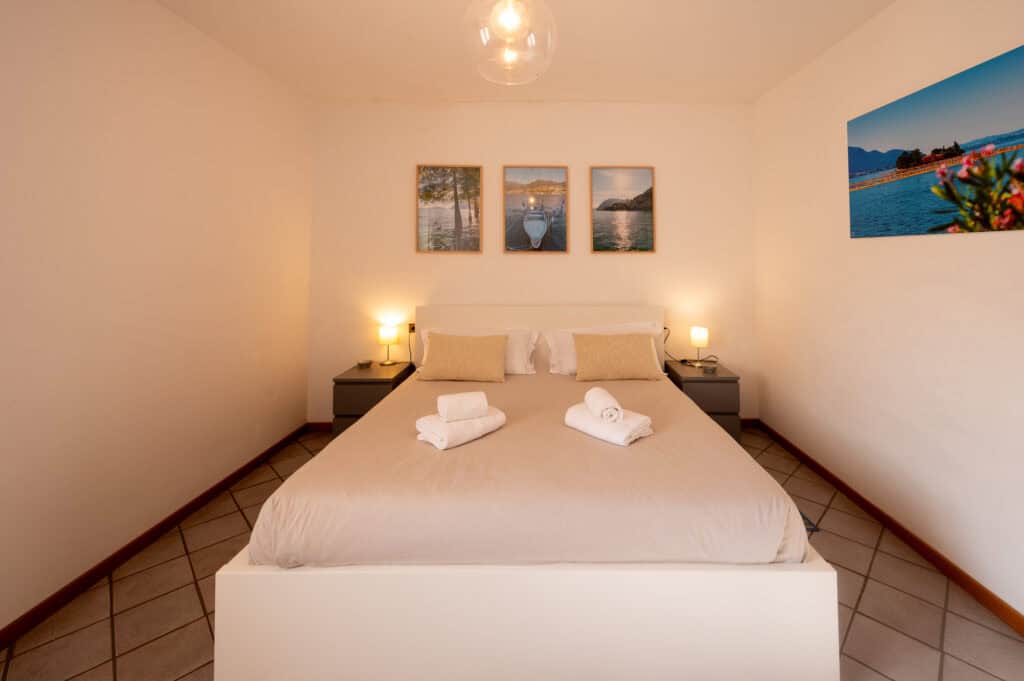 lake-iseo-panoramic-terrace-bbq-apartment-12