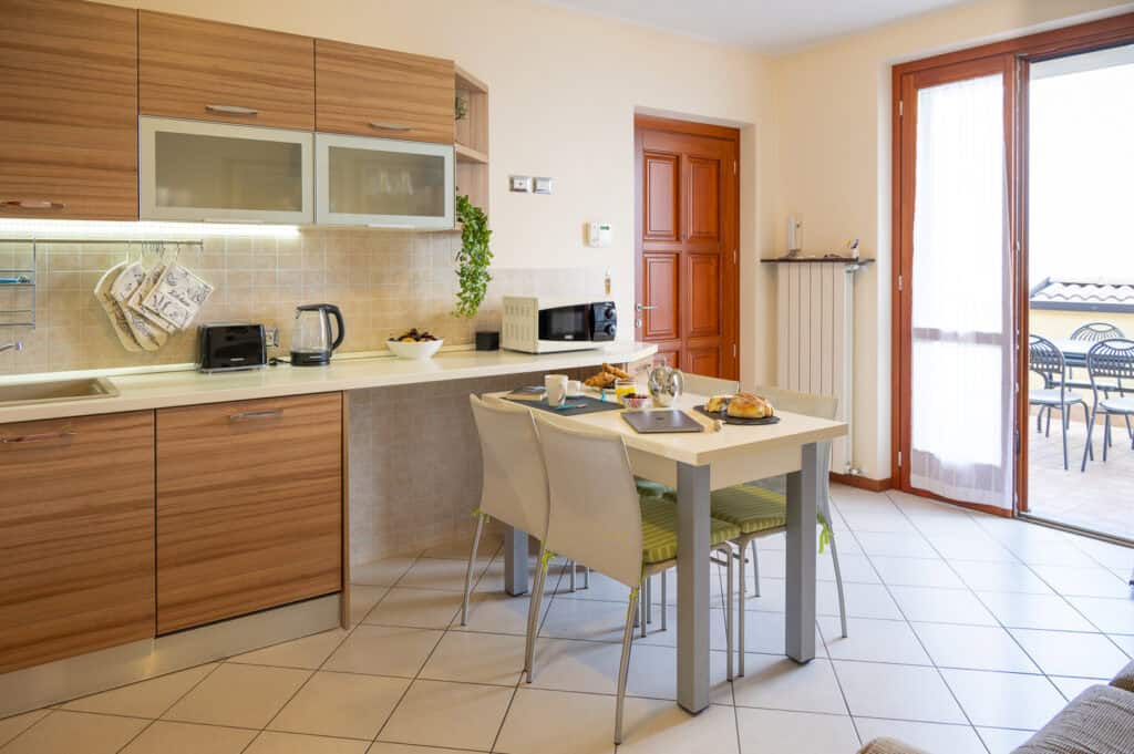 lake-iseo-tavernola-lake-view-apartment10