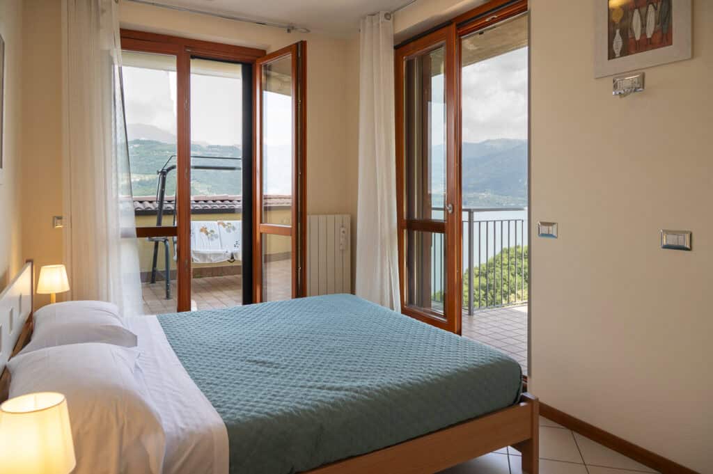 lake-iseo-tavernola-lake-view-apartment37