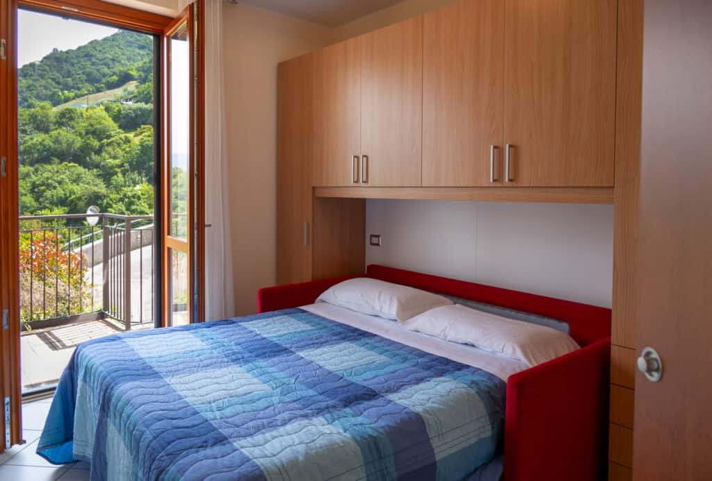lake-iseo-tavernola-lake-view-apartment43