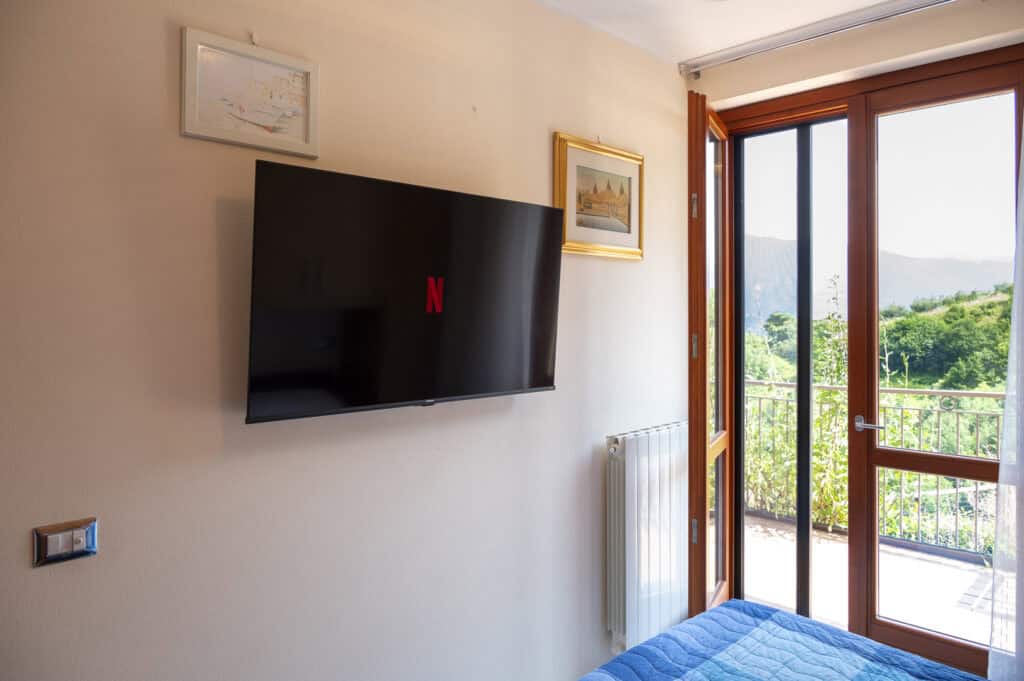 lake-iseo-tavernola-lake-view-apartment46