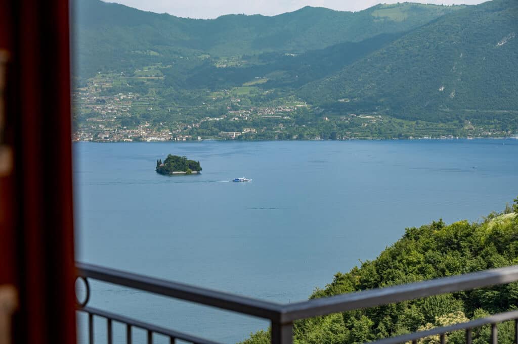 lake-iseo-tavernola-lake-view-apartment47
