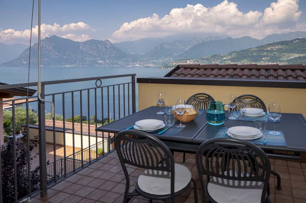 lake-iseo-tavernola-lake-view-apartment51