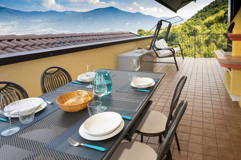 lake-iseo-tavernola-lake-view-apartment52