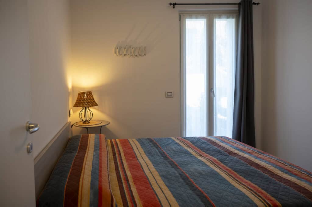 lake:iseo_2bedroom_apartment_with_garden_and_shared_pool16