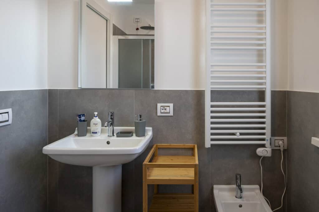 lake:iseo_2bedroom_apartment_with_garden_and_shared_pool21