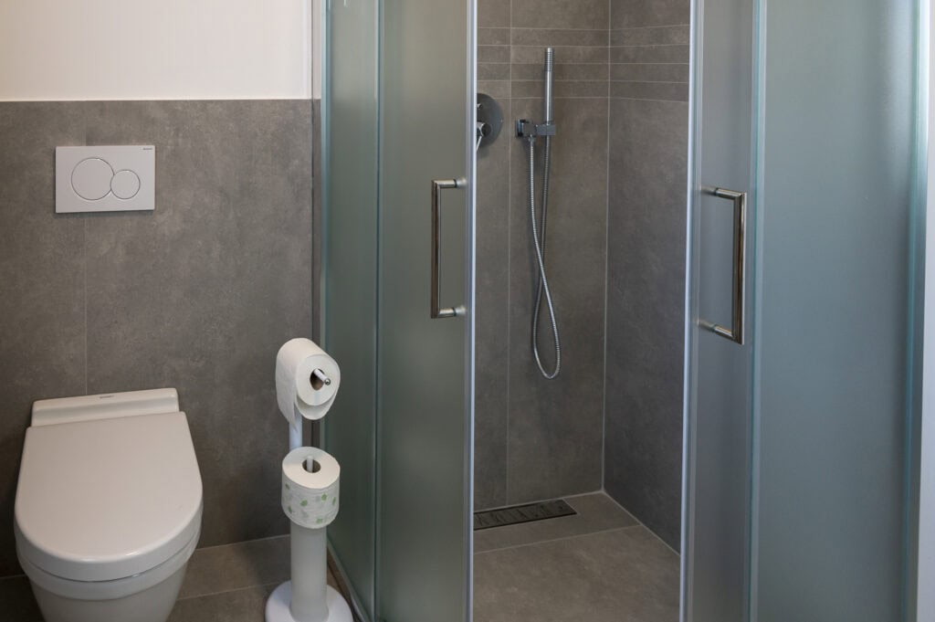 lake:iseo_2bedroom_apartment_with_garden_and_shared_pool22