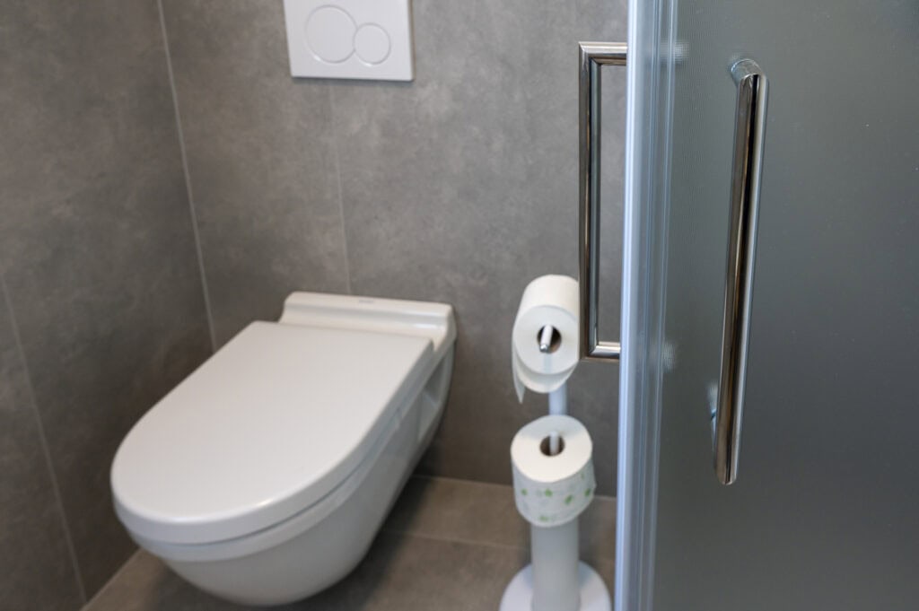 lake:iseo_2bedroom_apartment_with_garden_and_shared_pool23