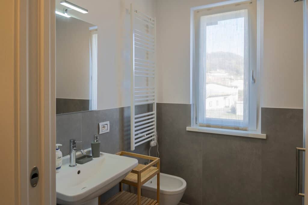 lake:iseo_2bedroom_apartment_with_garden_and_shared_pool24
