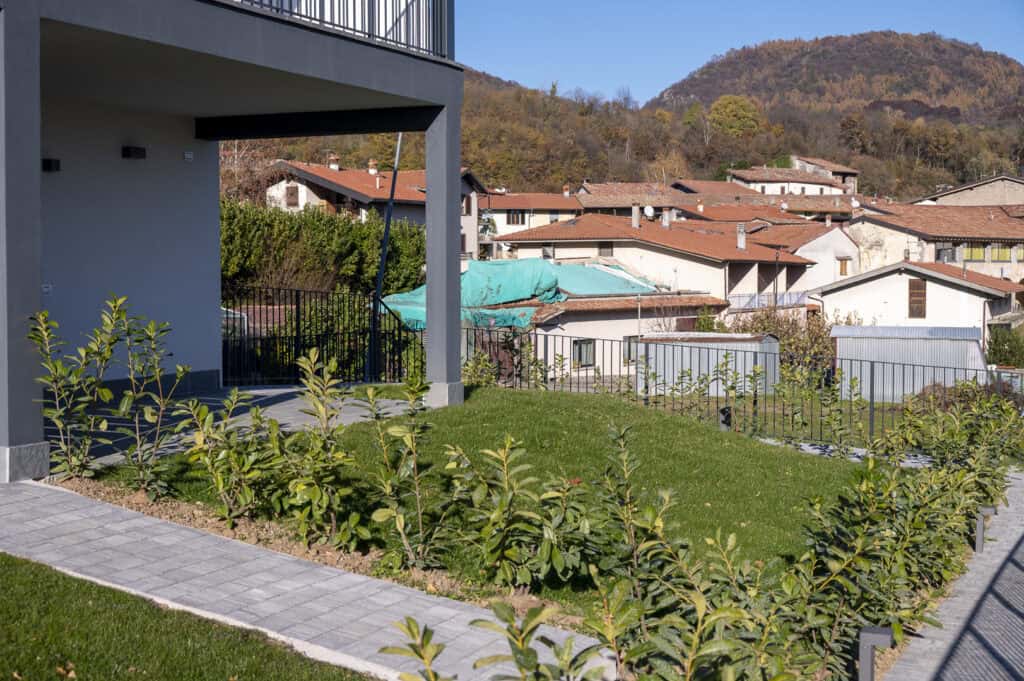 lake:iseo_2bedroom_apartment_with_garden_and_shared_pool33