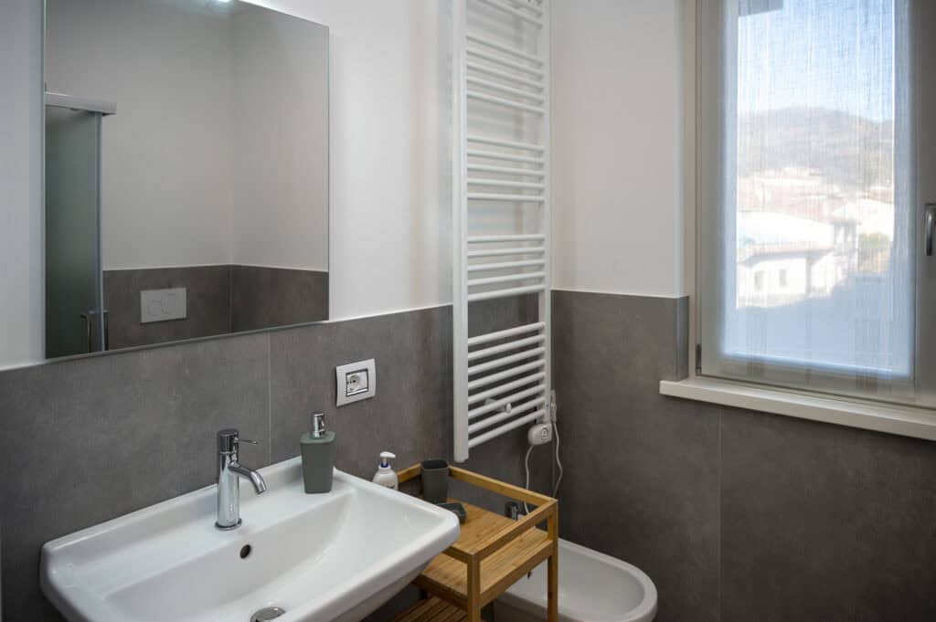 lake:iseo_2bedroom_apartment_with_garden_and_shared_pool40