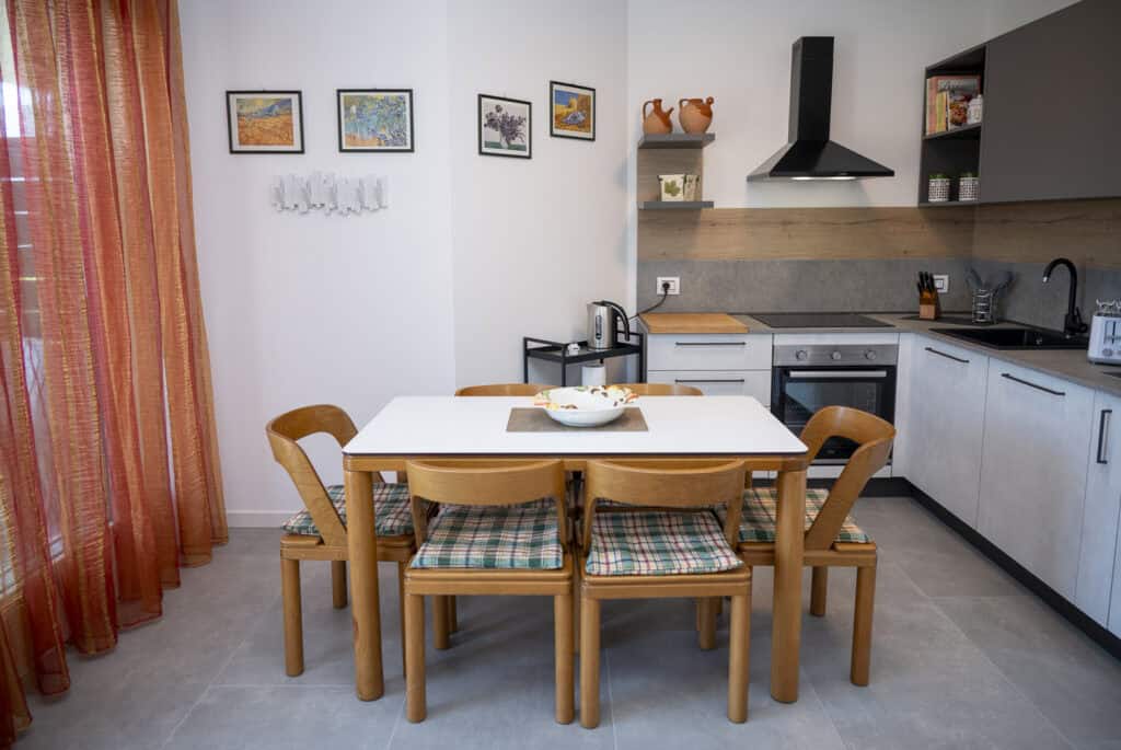 lake:iseo_2bedroom_apartment_with_garden_and_shared_pool6