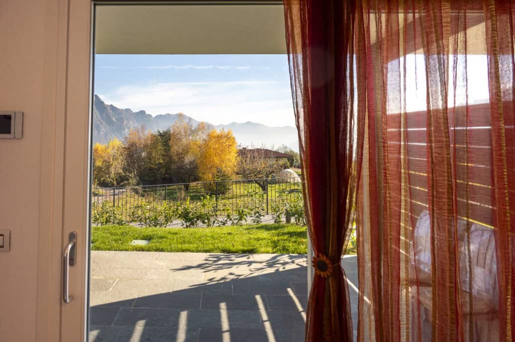 lake:iseo_2bedroom_apartment_with_garden_and_shared_pool7