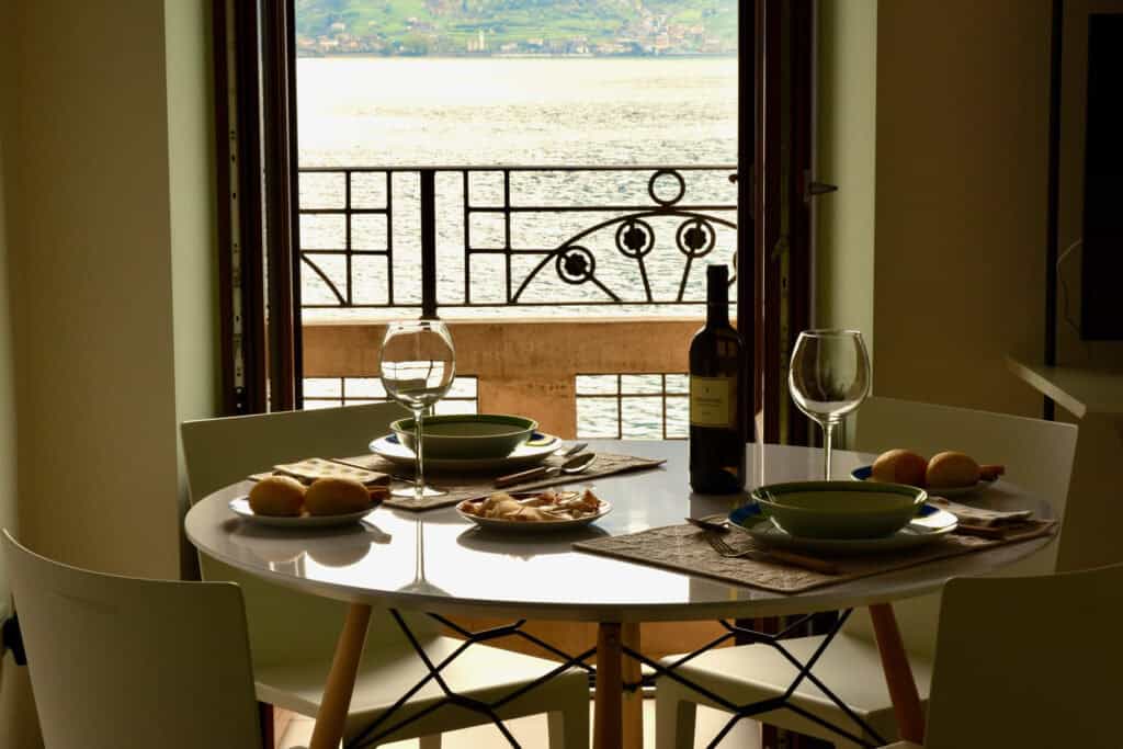 Stylish_Lakefront_House_Lovere_4