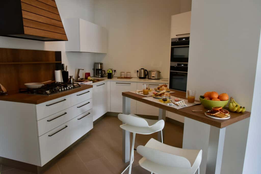 Stylish_Lakefront_House_Lovere_7