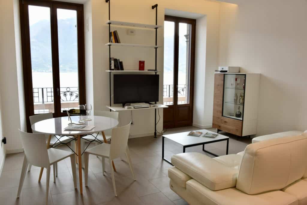 Stylish_Lakefront_House_Lovere_9