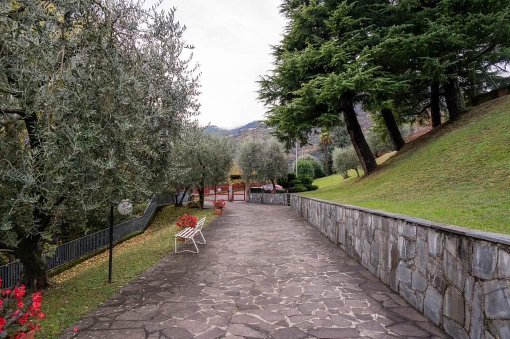 iseo_lake_riva_di_solto_1bedroom_apartment_air_conditioning_shared_pool2