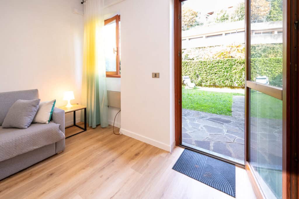 iseo_lake_riva_di_solto_1bedroom_apartment_air_conditioning_shared_pool24