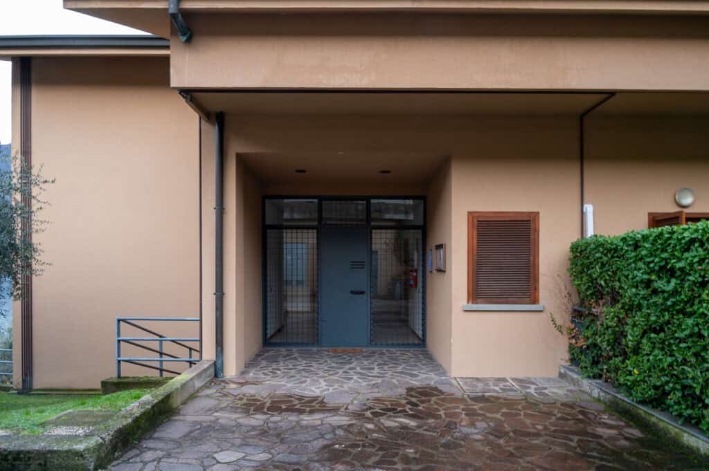 iseo_lake_riva_di_solto_1bedroom_apartment_air_conditioning_shared_pool4